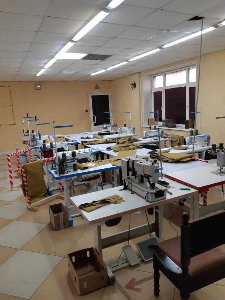 Установка петель, пуговиц, кнопок, люверсов, размотка ниток