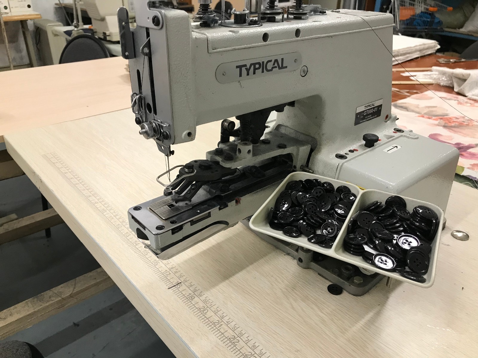 Пуговичная машина Typical GT 660-01 состояние новой машины
