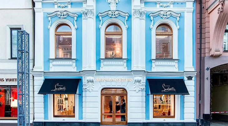 На месте бутика Christian Louboutin в Москве откроется поп-ап-стор Aizel x Team Putin