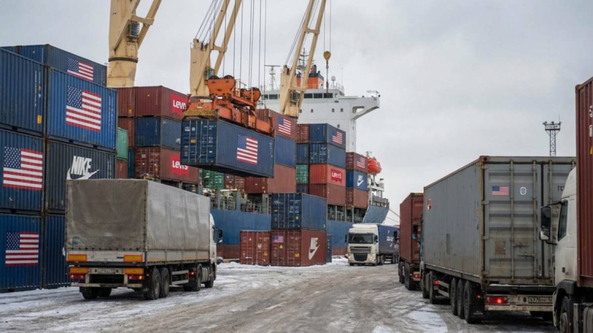 Импорт одежды из США в Россию вырос в 2,4 раза за пять месяцев 2026 года