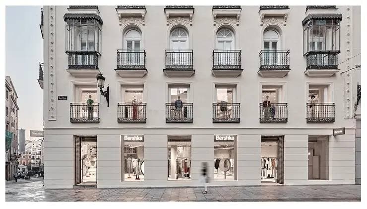 Крутая примерочная в магазине Bershka в Мадриде