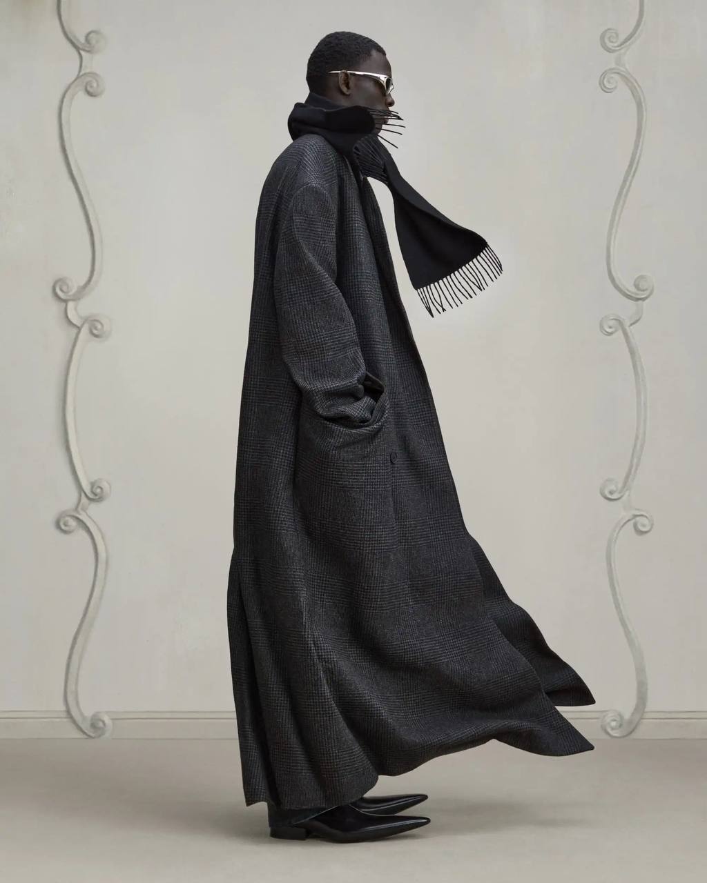 Пальто со вчерашнего кутюрного показа Balenciaga