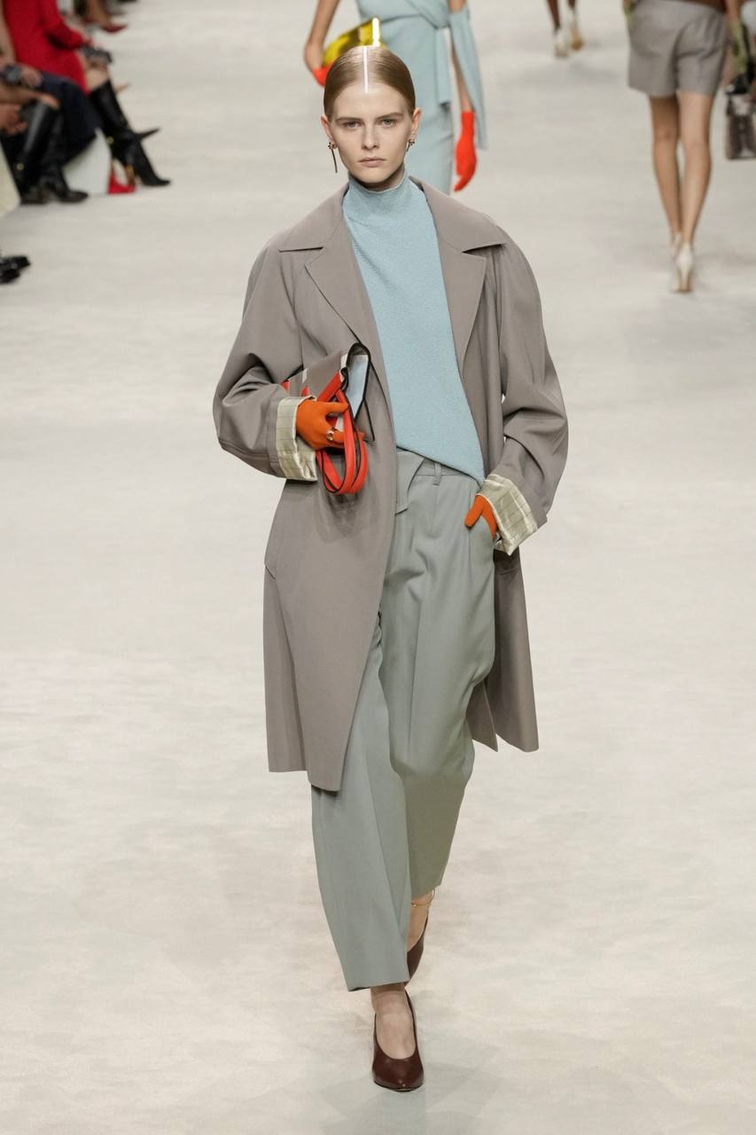 Какая красивая мондриановская коллекция Fendi.