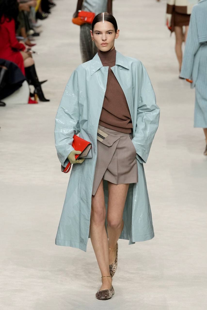 Какая красивая мондриановская коллекция Fendi.
