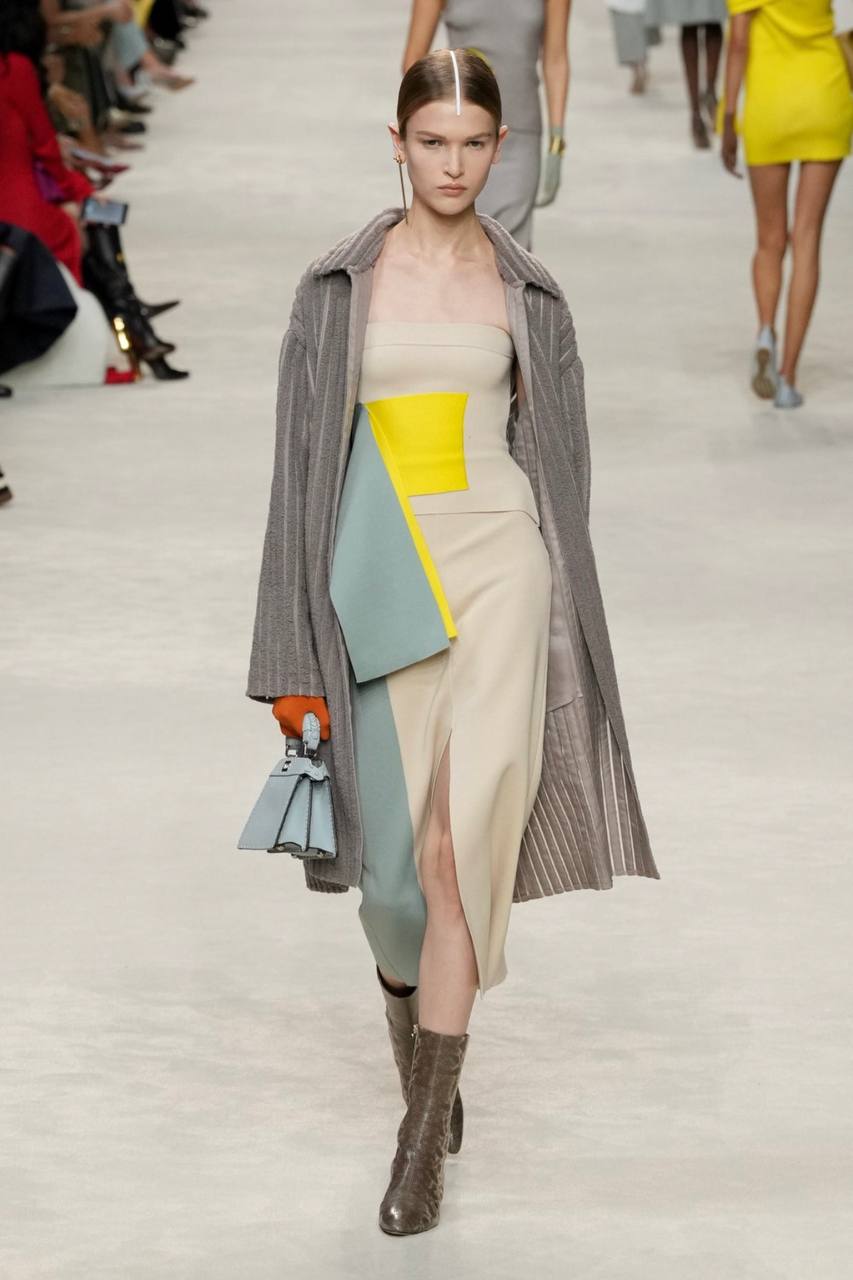 Какая красивая мондриановская коллекция Fendi.