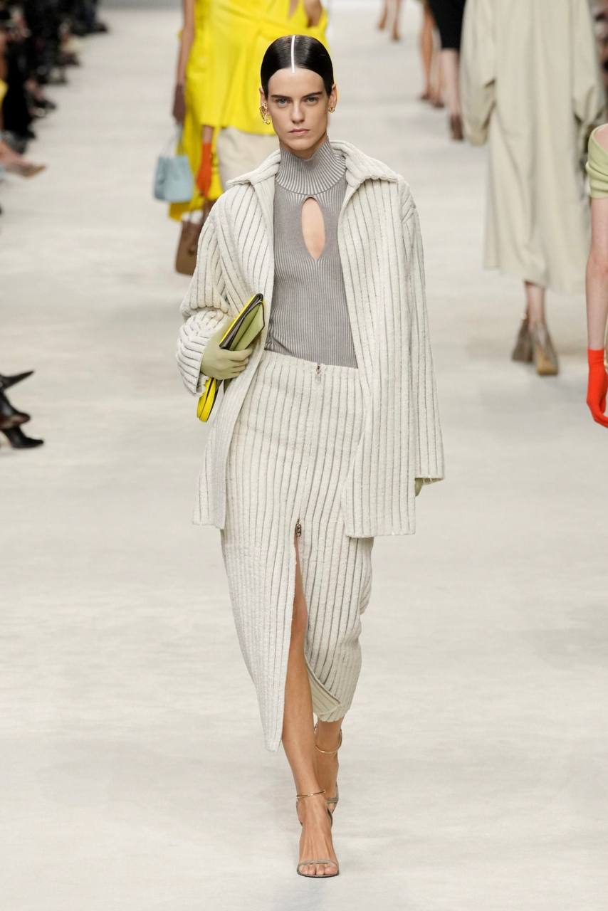 Какая красивая мондриановская коллекция Fendi.