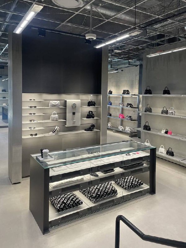 Пока Burberry открывает новые точки