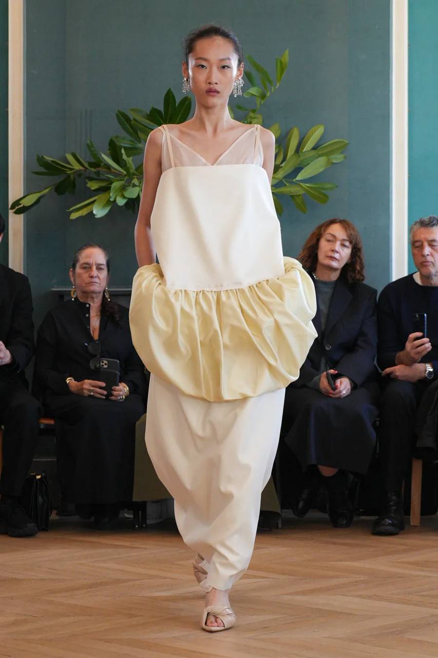 Carven авторства Луиз Троттер –