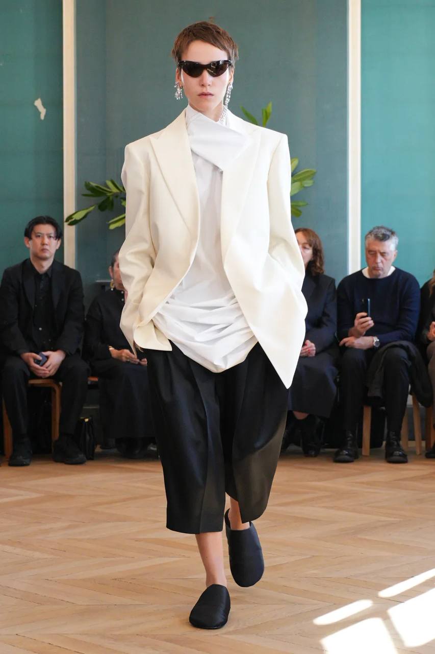 Carven авторства Луиз Троттер –