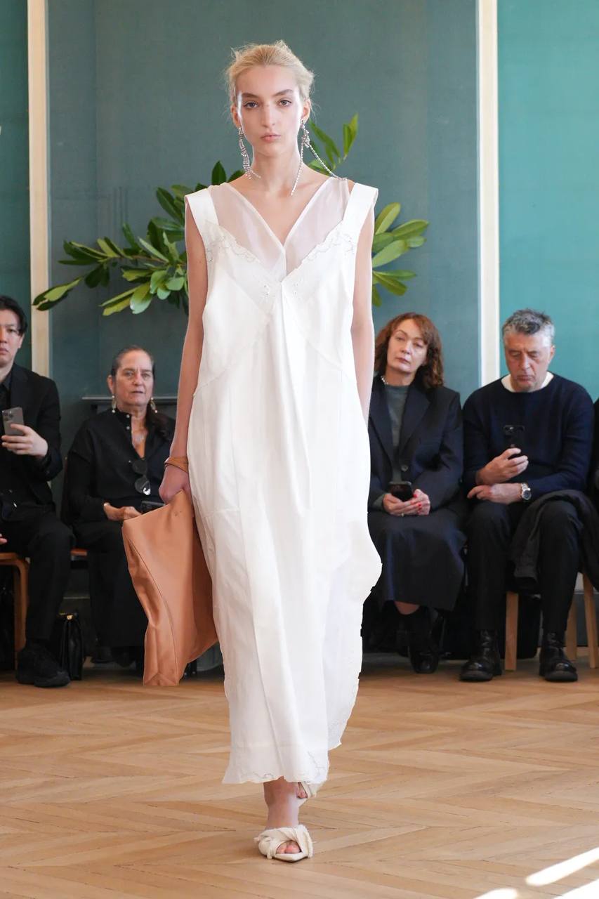 Carven авторства Луиз Троттер –