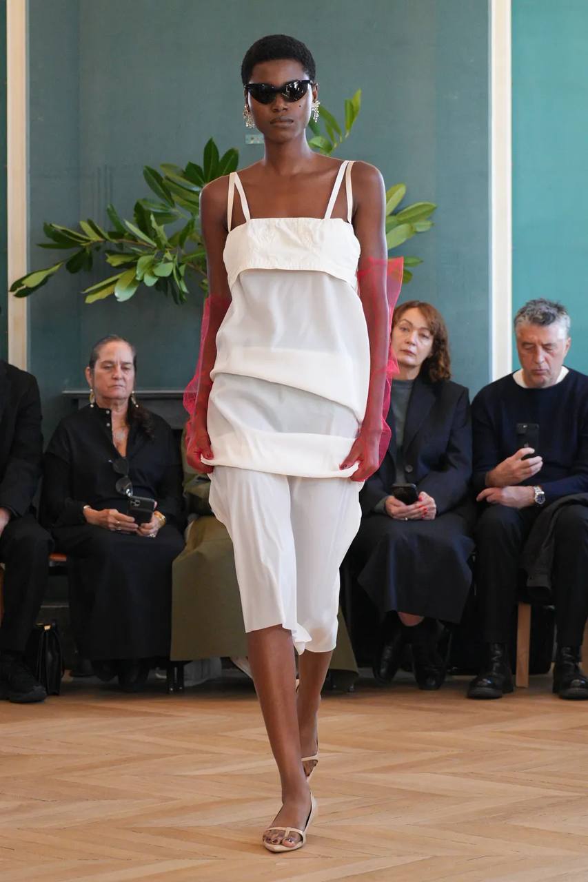 Carven авторства Луиз Троттер –