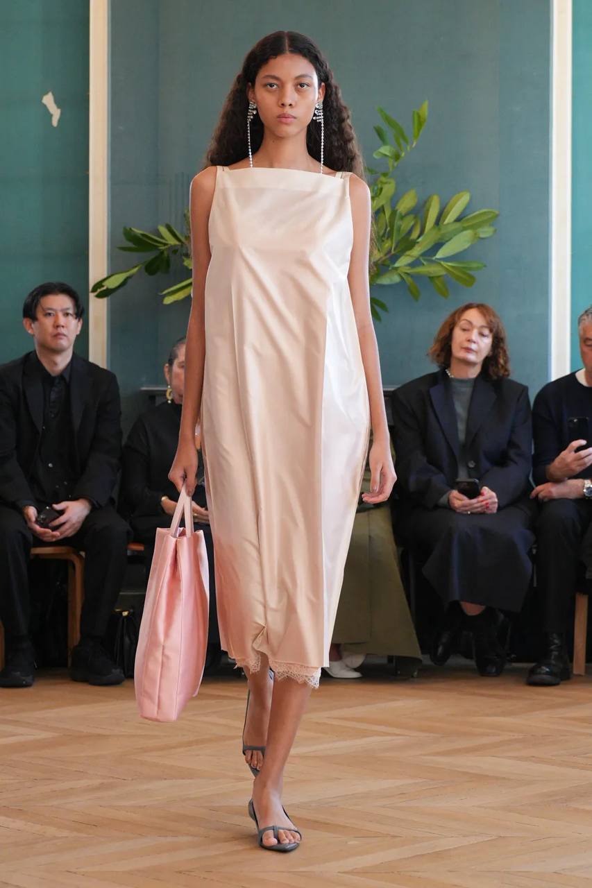 Carven авторства Луиз Троттер –