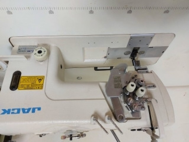 Продается двухигольная швейная машина челночного стежка JACK 58450-005